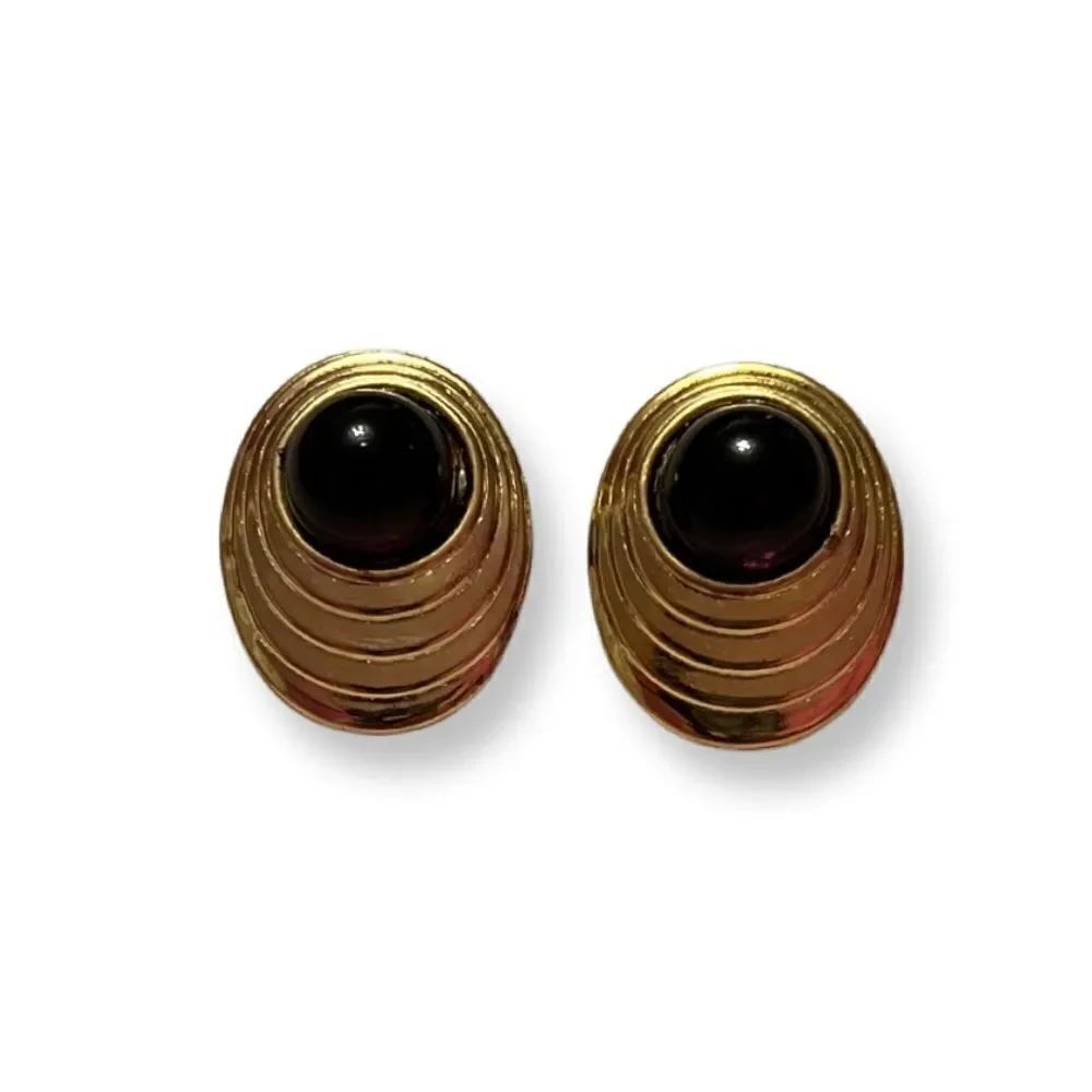 🤯5/$25🤯 Vintage Gold And Black Pierced Earrings